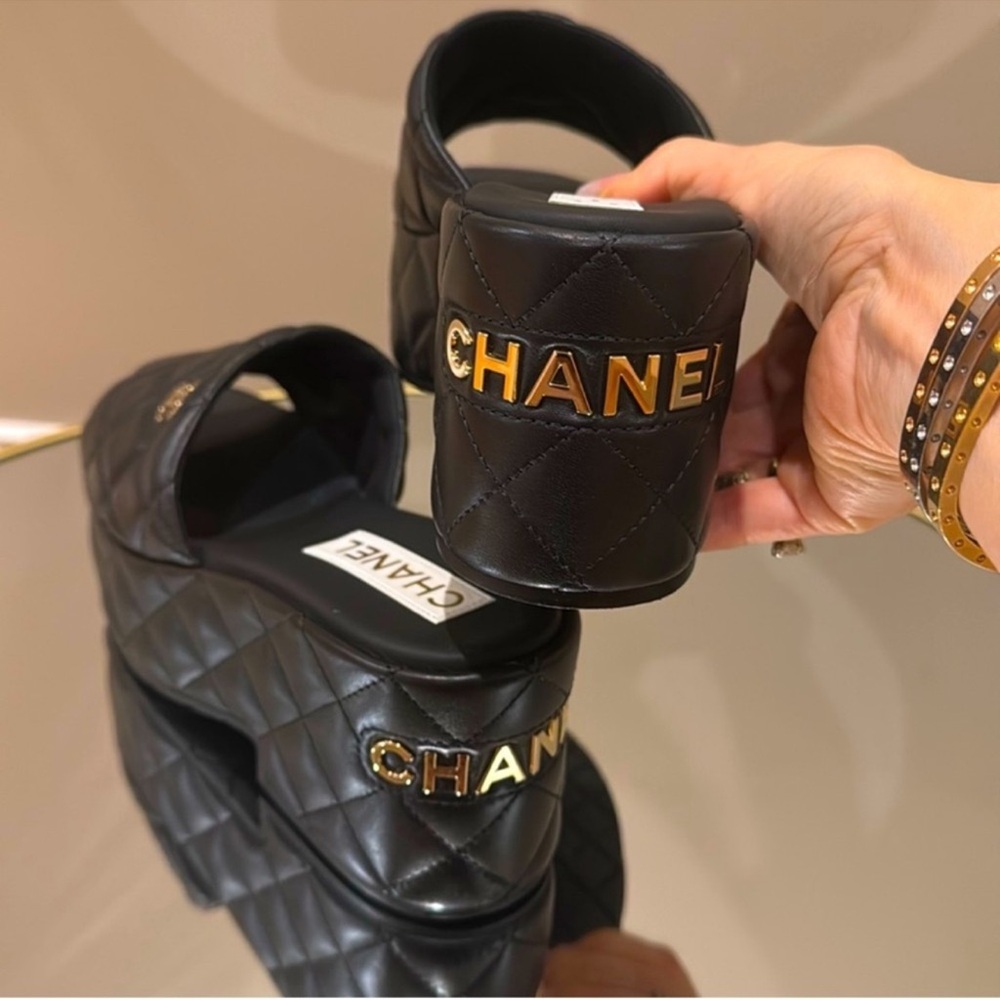 CHANEL DAD 23C Quilted Leather CC Logo Platform sandals slides mules sz 42